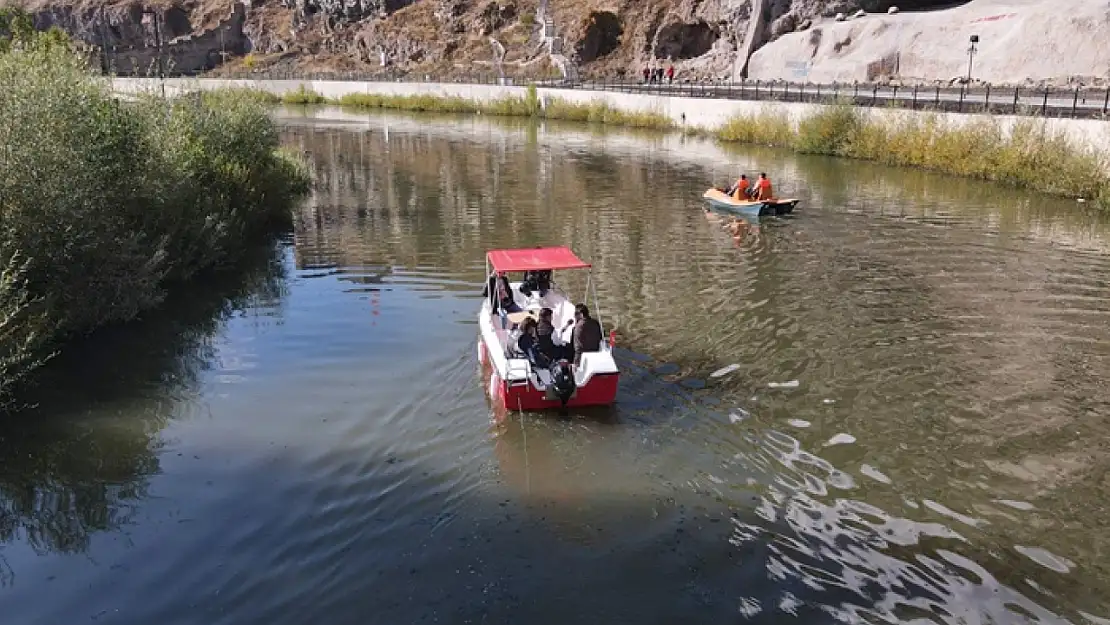 Kura Nehri'nde deniz bisikleti ve tekne heyecanı başladı