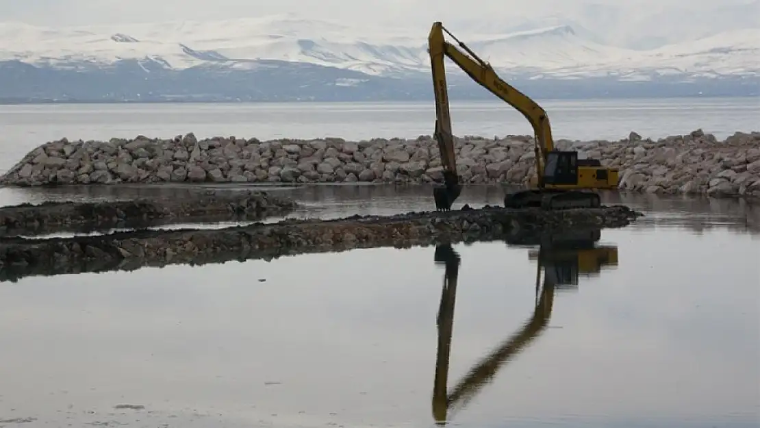 Küresel iklim değişikliği Van Gölü'nü tehdit ediyor