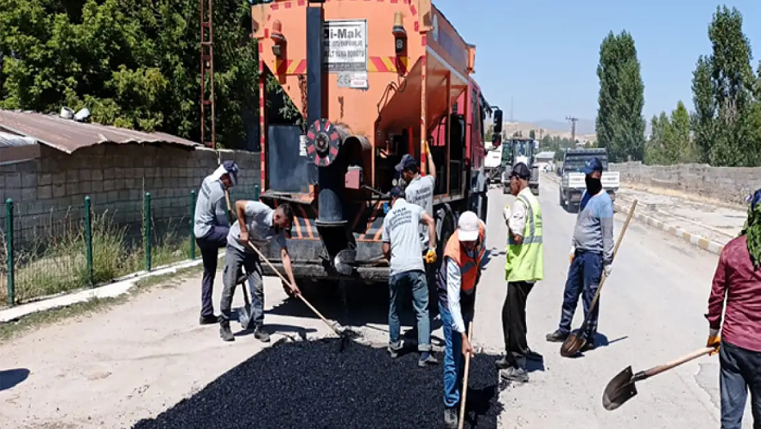 Latifiye Mahallesi Kanal Yolu'nda asfalt çalışması