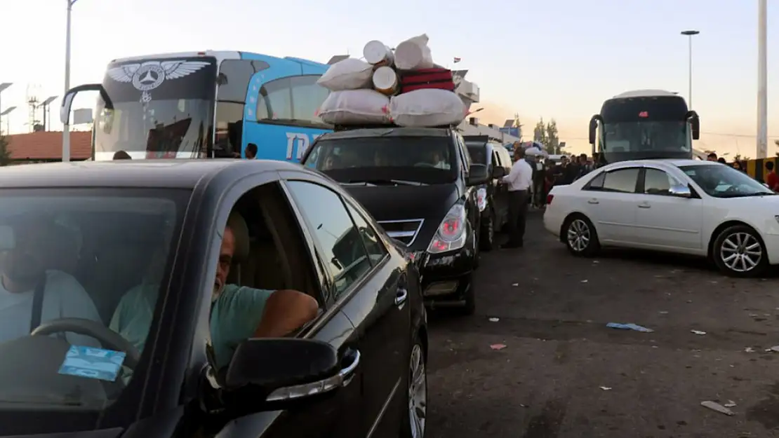 Lübnan'dan binlerce kişi Suriye'ye göç ediyor