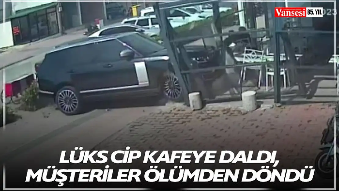 Lüks cip kafeye daldı, müşteriler ölümden döndü