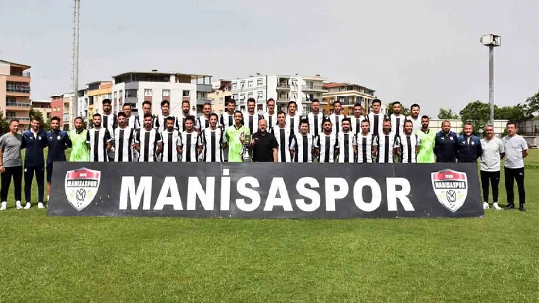 Manisaspor, şampiyonluk kupasını kaldırdı