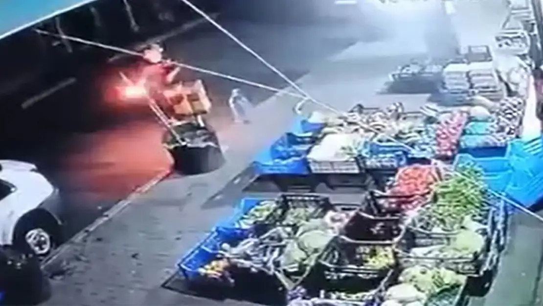 Markete molotoflu saldırı kamerada