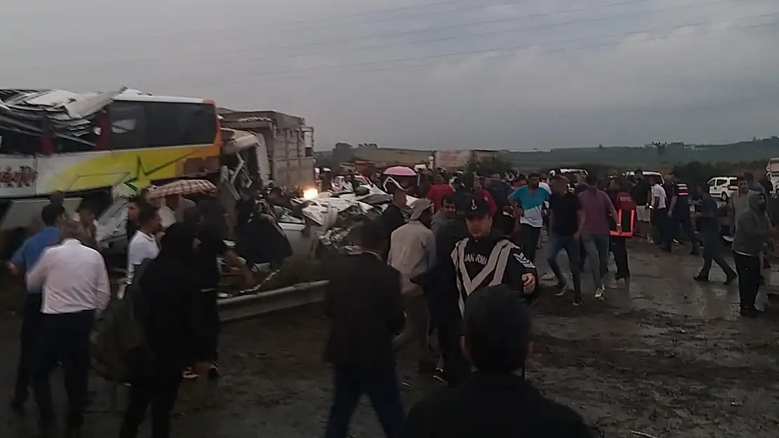 Mersin'de feci kaza: Çok sayıda ölü ve yaralılar var!