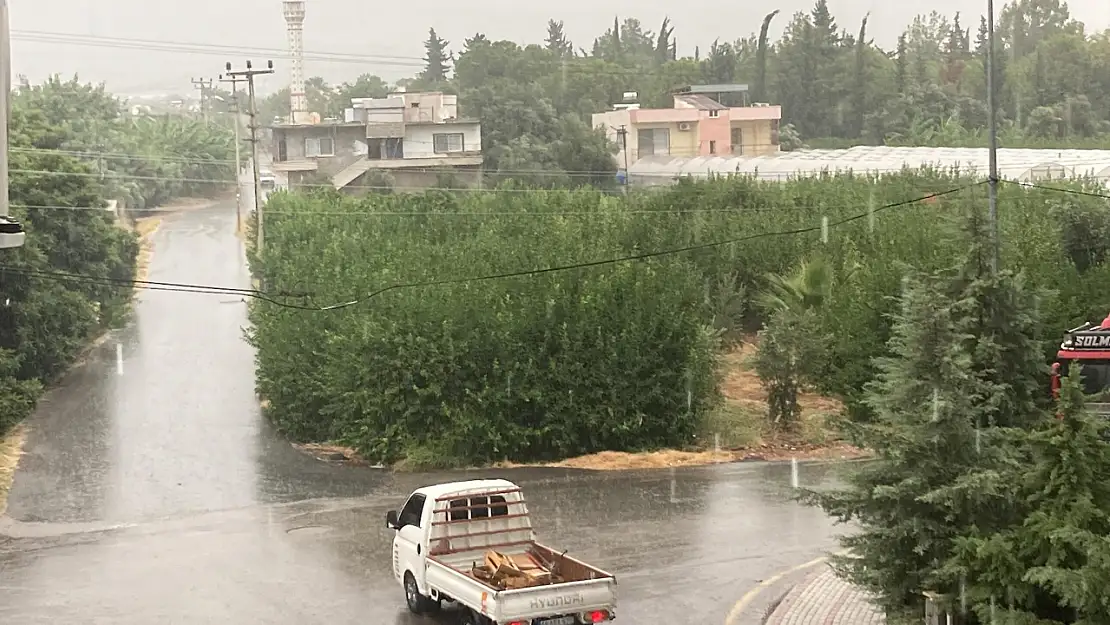 Mersin'de Toroslardan sahile kadar yağmur etkili oldu