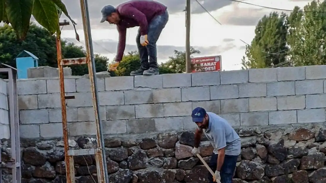 Mezarlıklarda bakım ve onarım çalışması aralıksız sürüyor