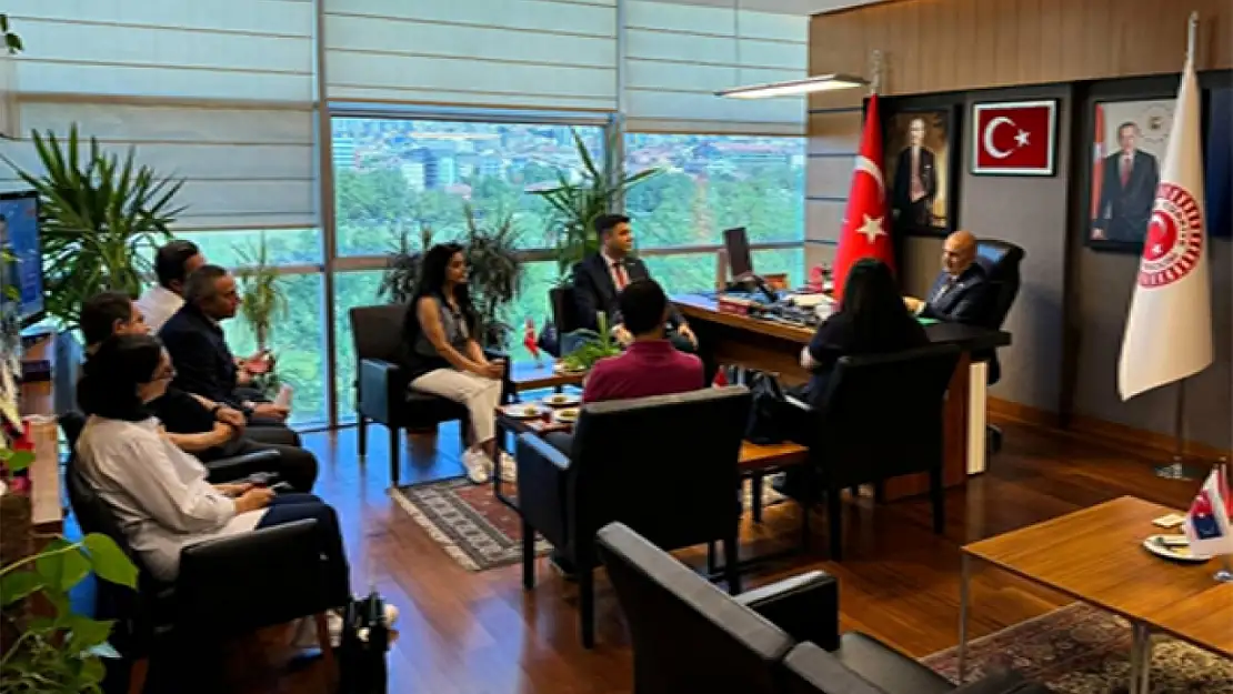 Milletvekili Kayatürk, Vanlıları Meclis'te ağırladı