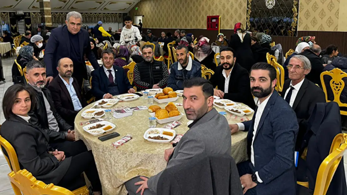 Milletvekili Türkmenoğlu sandık görevlileriyle iftar açtı