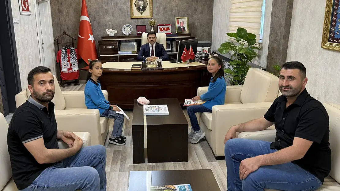 Minik gazetecilerden Kaymakama röportaj ziyareti
