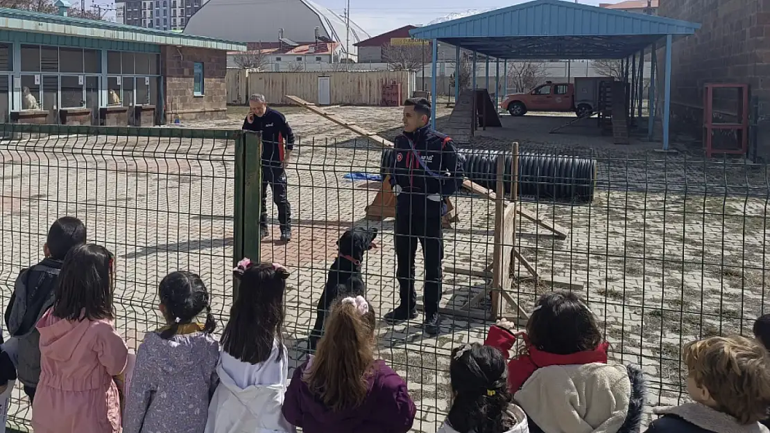 Minik öğrencilere AFAD'dan afet ve yangın eğitimi