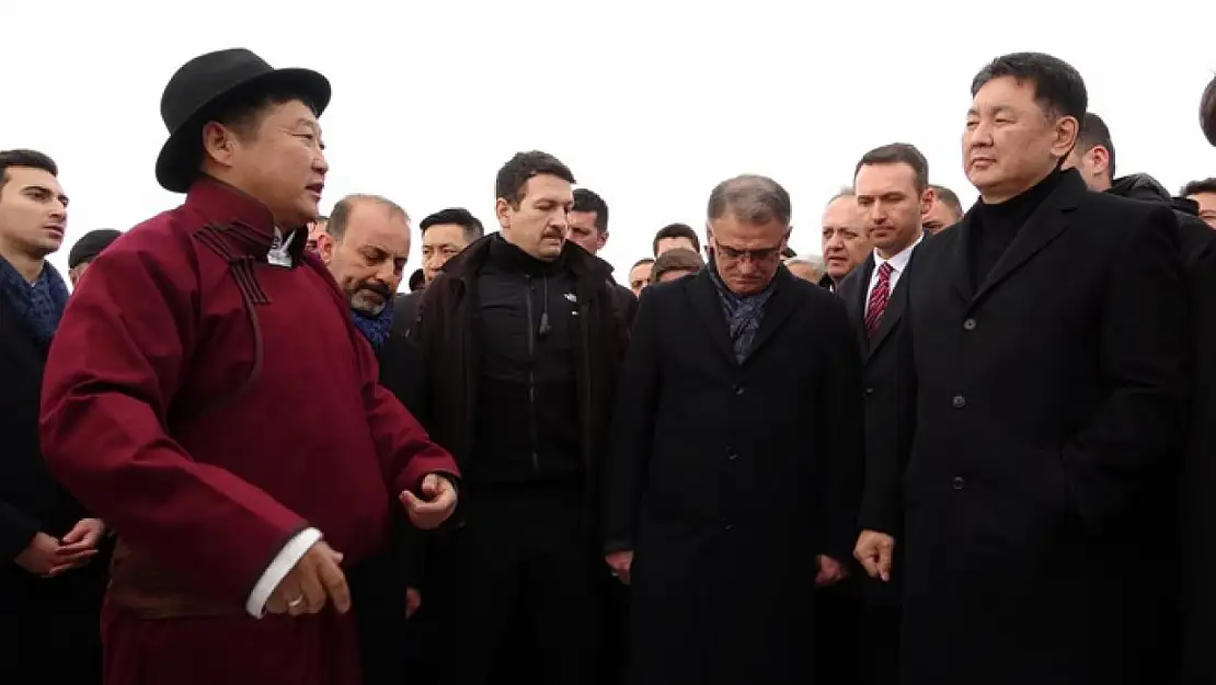 Moğolistan Cumhurbaşkanı Aladağ Saray kalıntısını inceledi