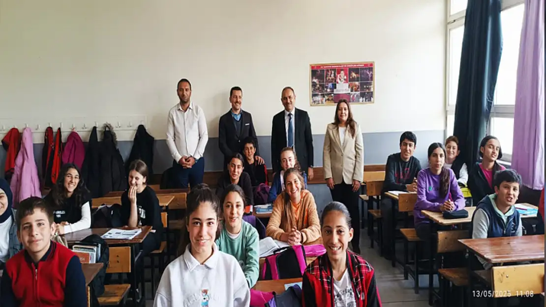Müdür Alhan'dan okul ziyareti
