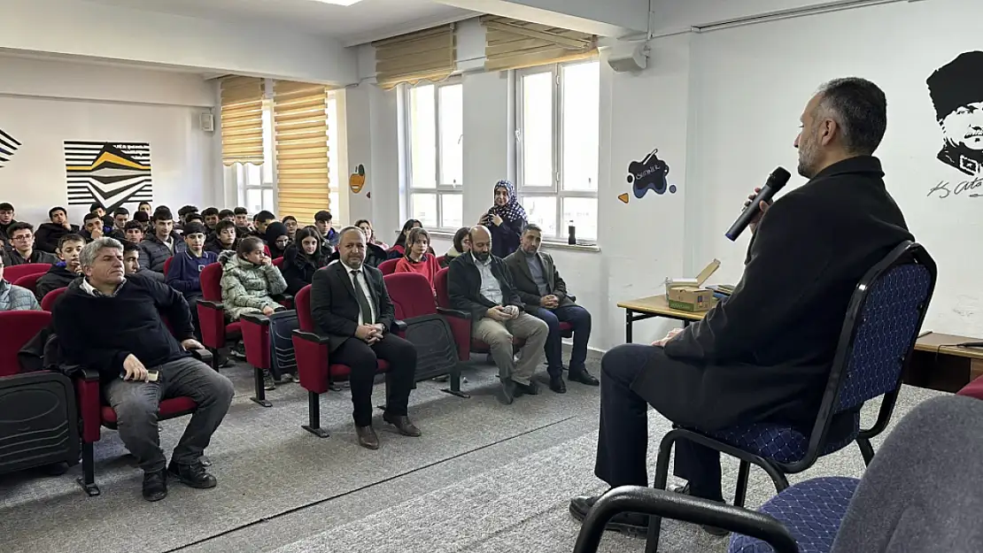 Müftü Şık'tan gençlere Manevi Şahsiyet İnşası konferansı