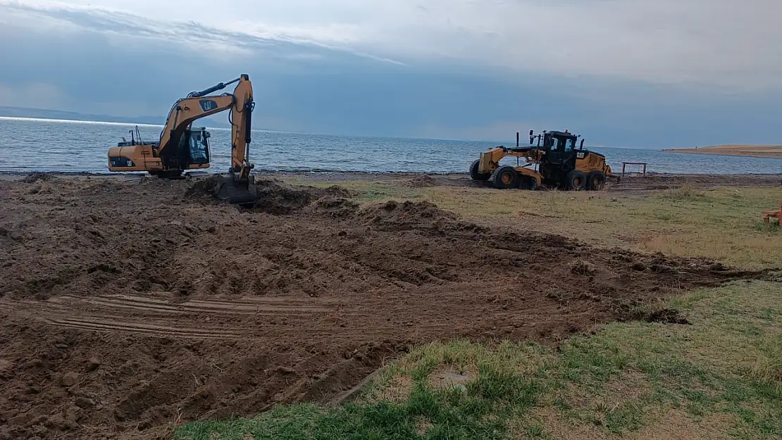 Muradiye Belediyesi'nden sahil yolunda çalışma