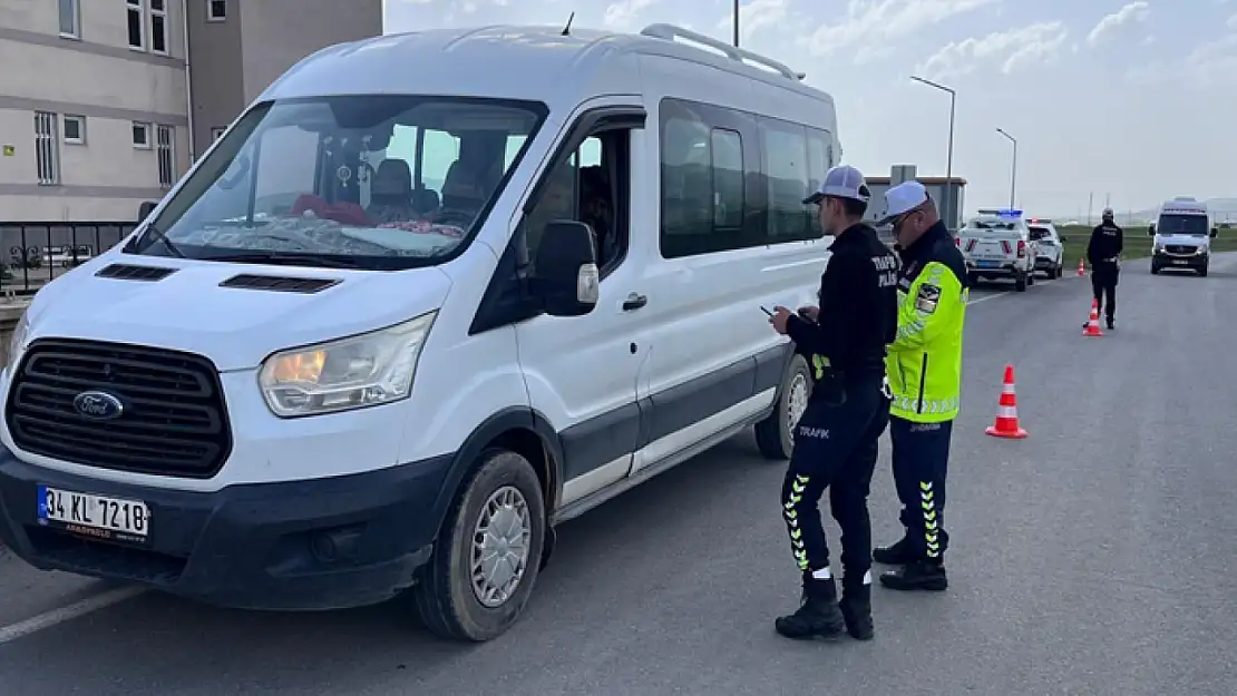 Muradiye'de okul servislerine sıkı denetim