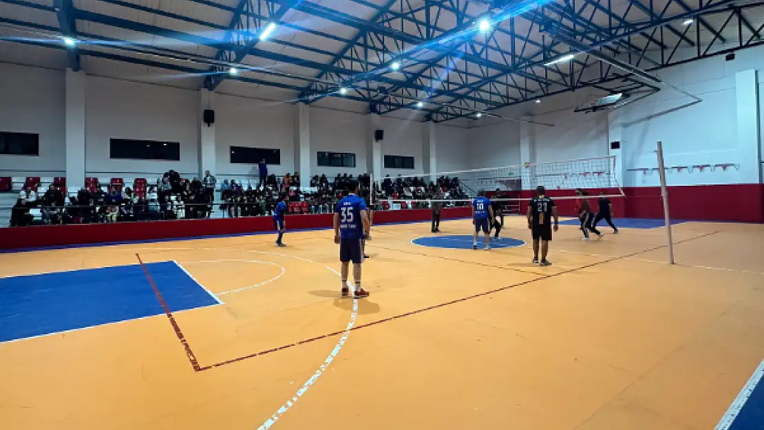 Muradiye'de voleybol turnuvası devam ediyor