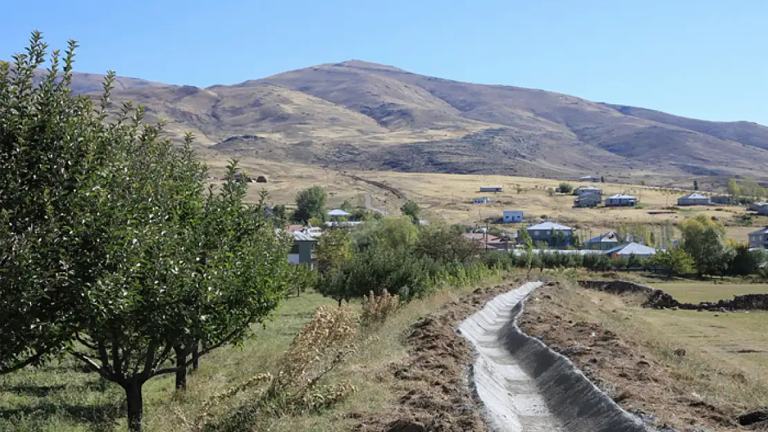 Muradiye'deki gölet 180 dekar alanın suyunu karşılayacak