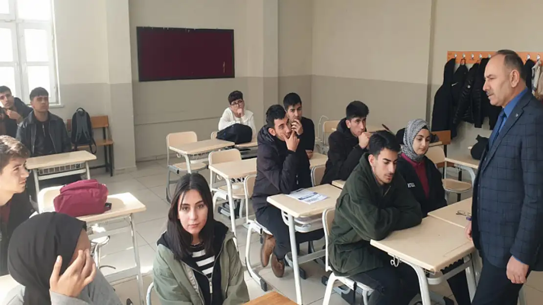 Muradiye İlçe Milli Eğitim Müdürü Alhan'dan, Alpaslan Fen Lisesi'ne ziyaret