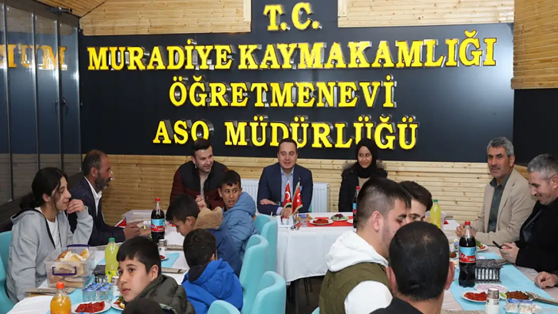 Muradiye Kaymakamlığı çocukları iftarda ağırladı