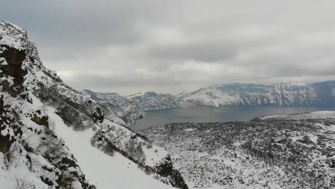 Nemrut'a kar sürprizi