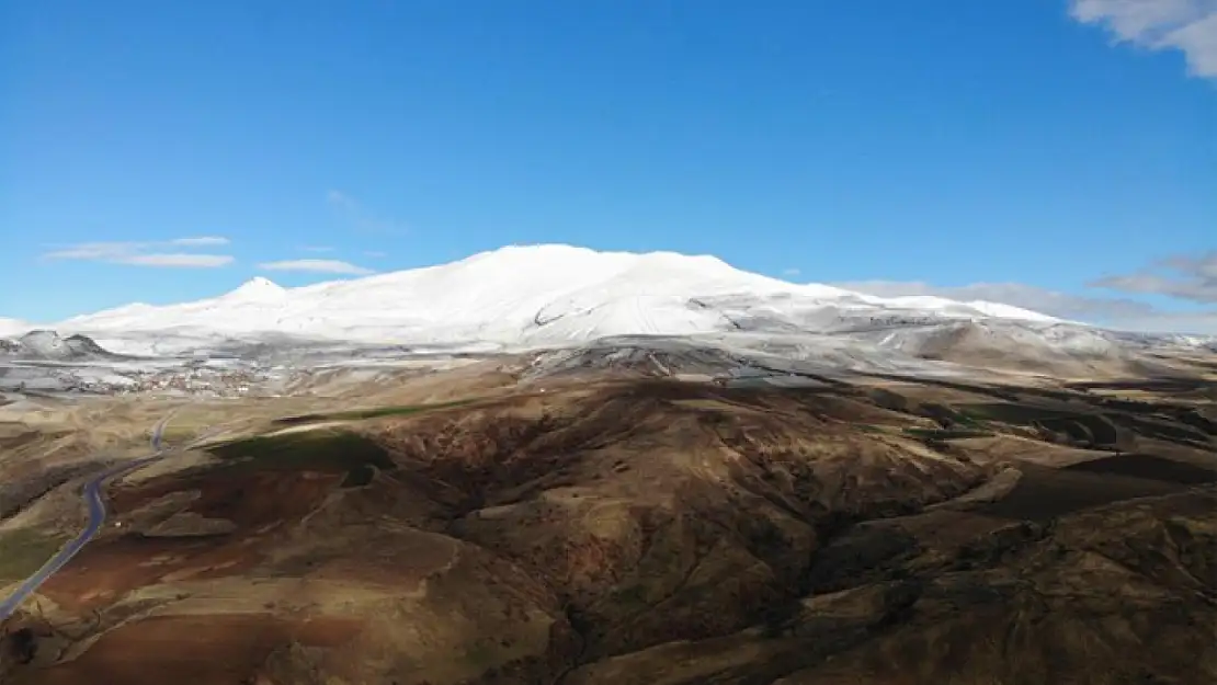 Nemrut Kalderası beyaz gelinliğini giydi