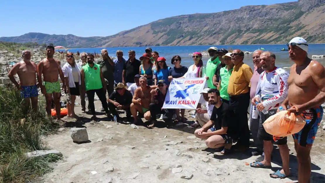 Nemrut ve Van Gölü için 8 kilometre yüzdüler