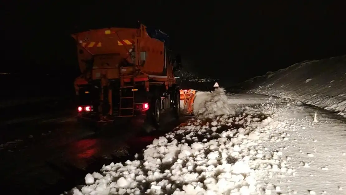 Nisan ayında Van'ın yüksek kesimlerinde kar etkili oldu