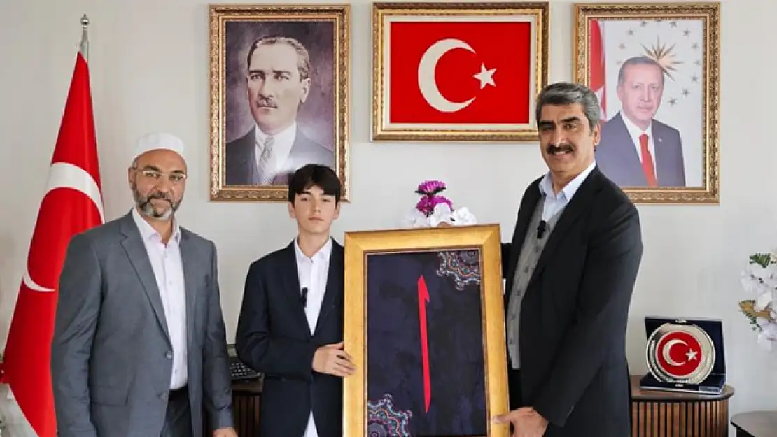 Ödülünü Filistin'e bağışladı