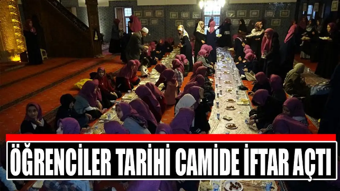 Öğrenciler tarihi camide iftar açtı