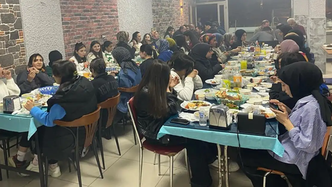 Öğrencilere anlamlı iftar programı