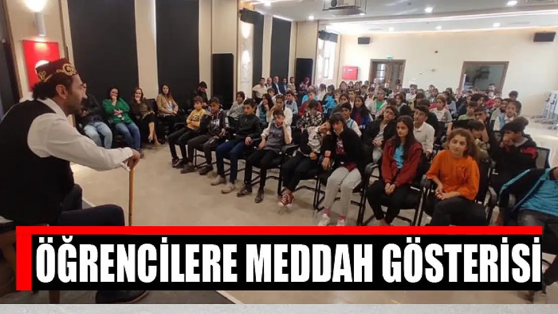 Öğrencilere meddah gösterisi