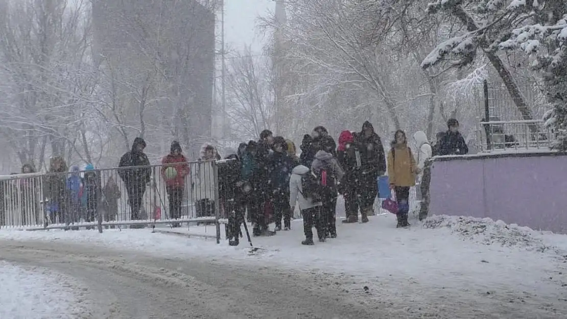 Öğrencilerin zorlu okul yolu çilesi