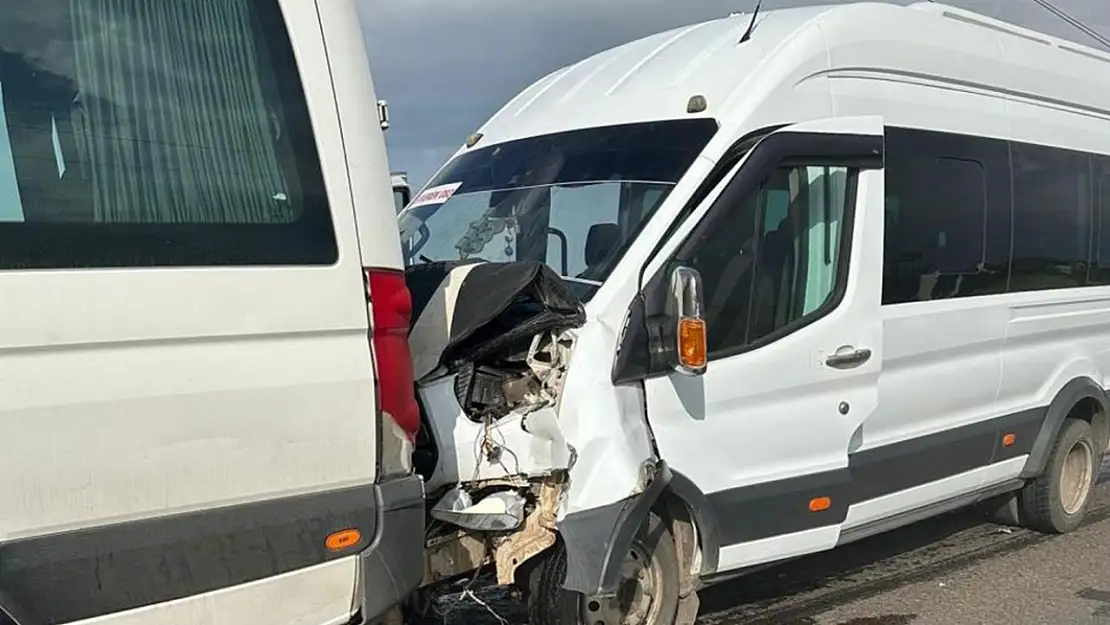 Öğretmen servisleri kaza yaptı: 28 yaralı