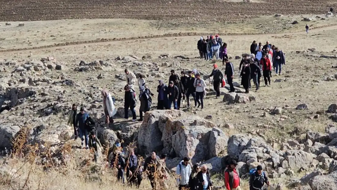 Öğretmenler Zernaki Tepe'ye doğa yürüyüşü gerçekleştirdi