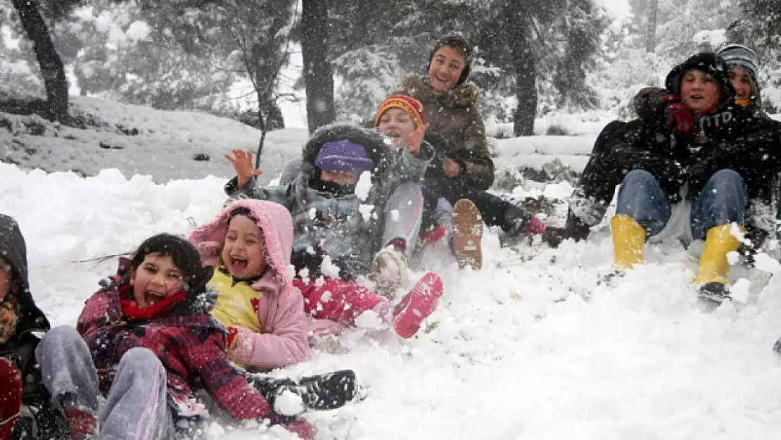 Okullar 1 gün tatil edildi