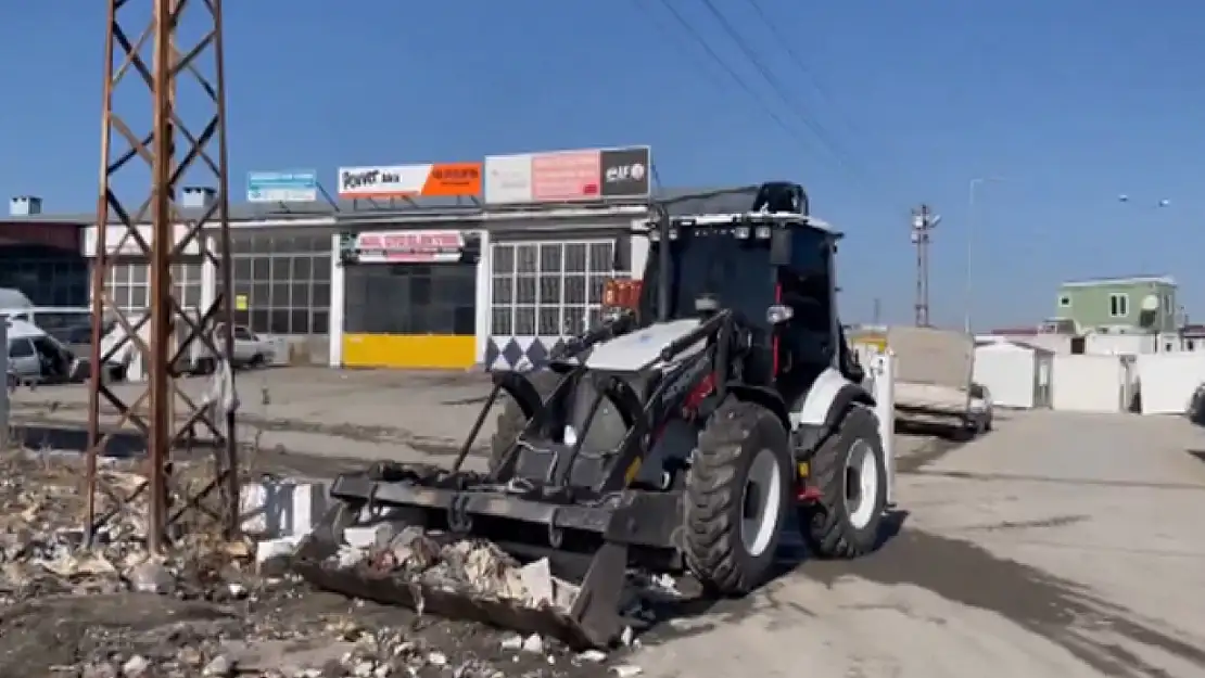 Oto Sanayi Sitesi'nde temizlik çalışması