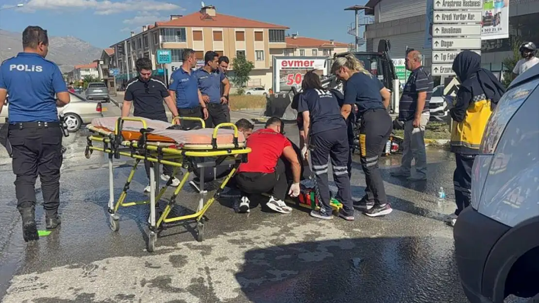 Otomobil ile motosiklet çarpıştı: 2 yaralı