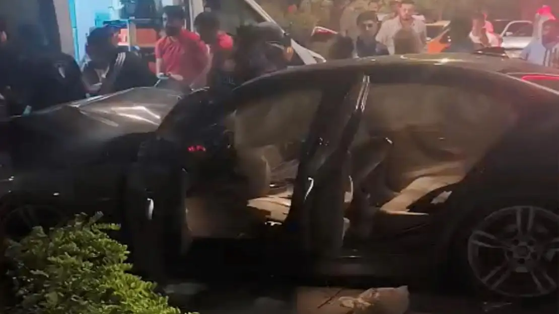 Otomobil park halindeki cipe çarptı