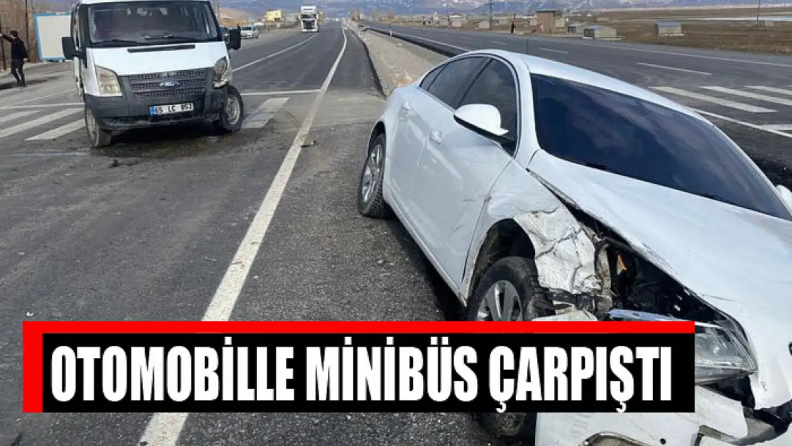 Otomobille minibüs çarpıştı