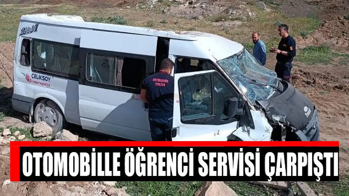 Otomobille öğrenci servisi çarpıştı