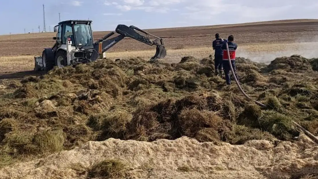 Özalp'ta çıkan yangında 700 bağ ot, 7 ton saman kül oldu