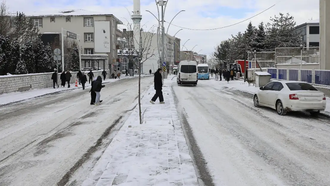 Özalp'ta kar temizliği tamamlandı