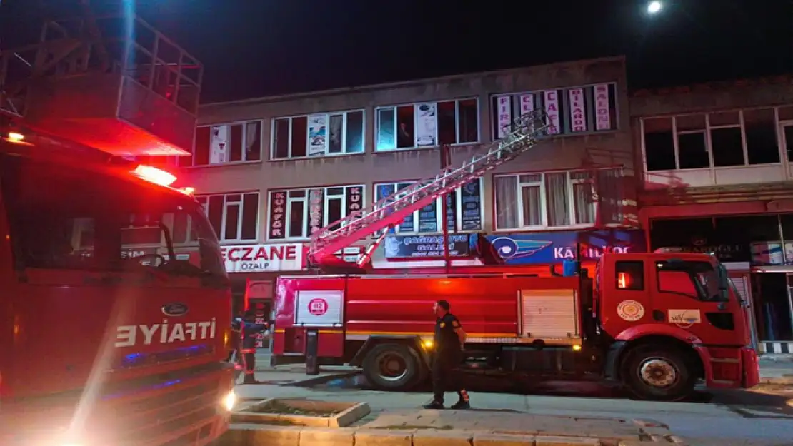 Özalp'ta pasajda yangını