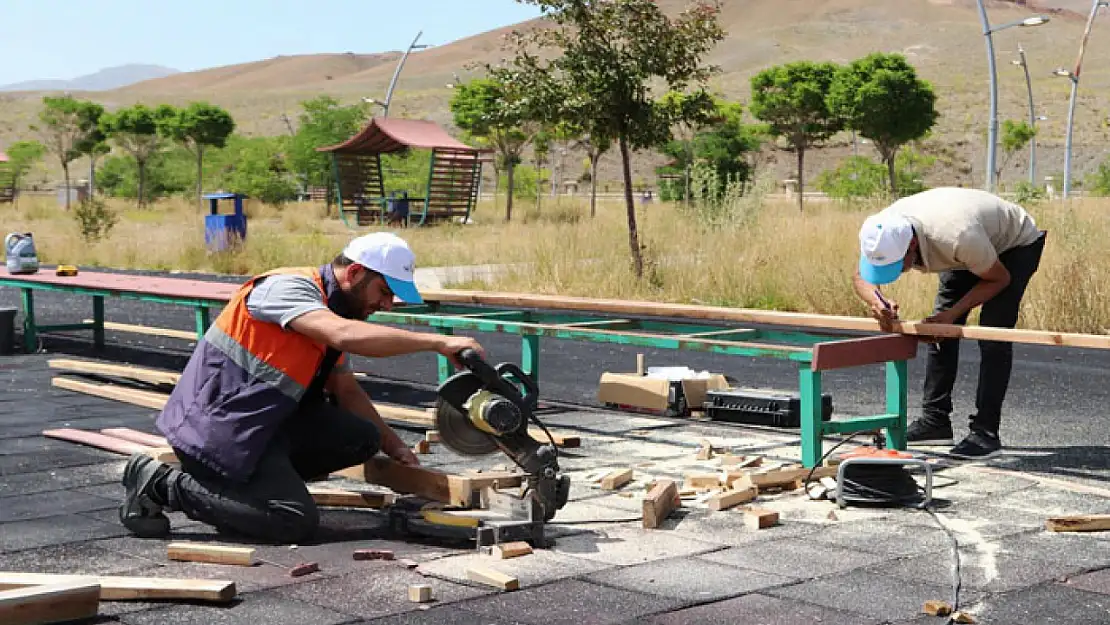 Özalp'ta selden etkilenen park onarılıyor