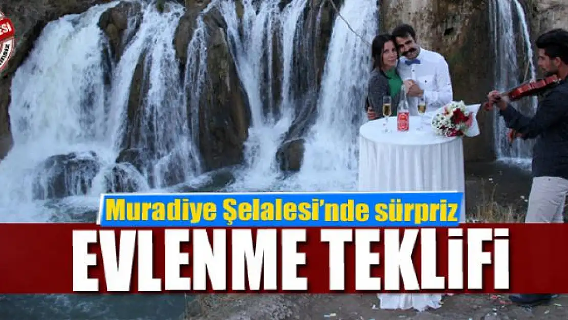 Şelalede sürpriz evlenme teklifi 