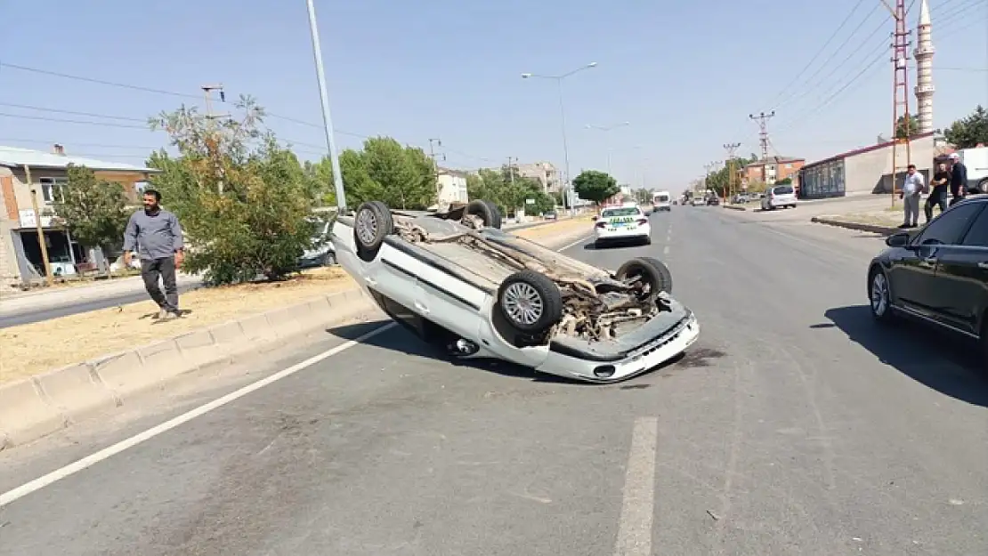 Patnos'ta takla atan araç sürücüsü ölümden döndü
