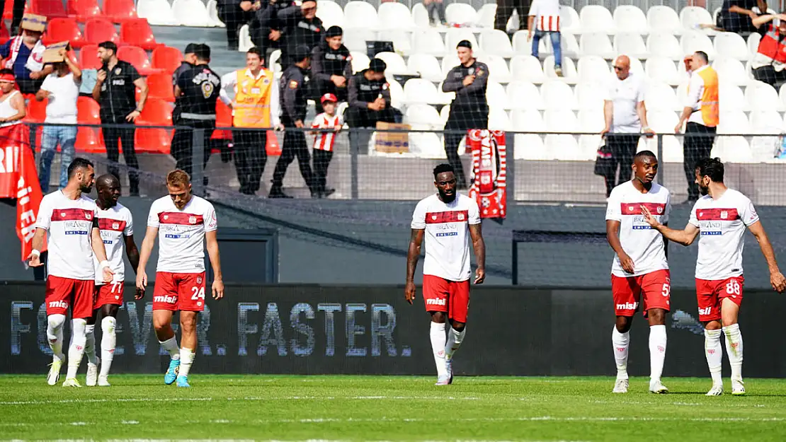 Pendik'te gol düellosu! 5 gollü randevunun galibi Sivasspor