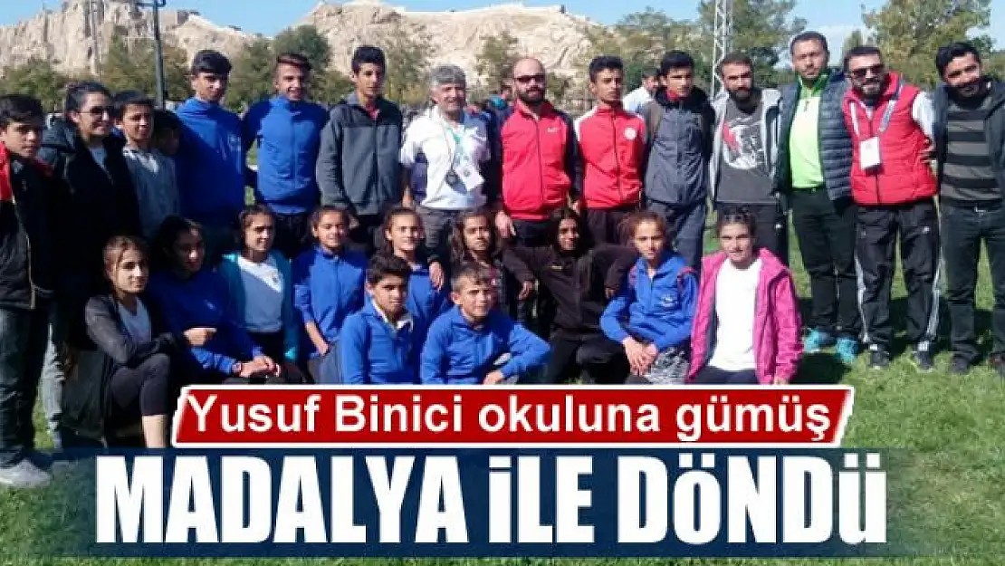 Binici okuluna gümüş madalya ile döndü