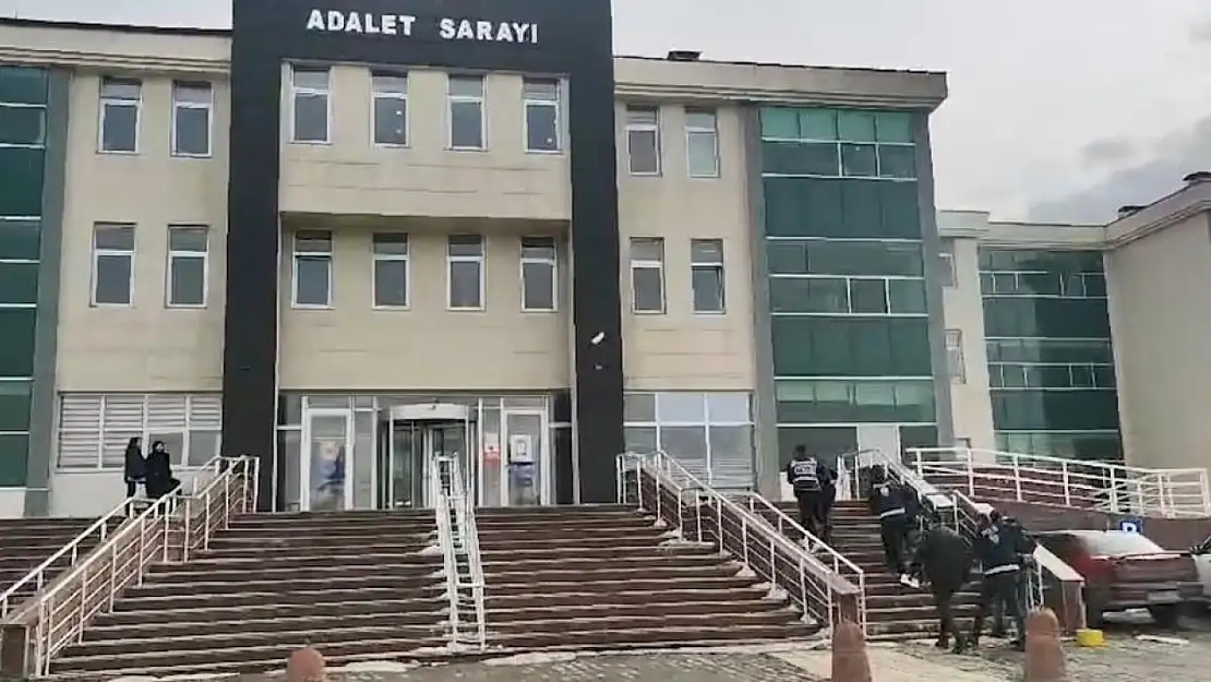 Polis hırsız kovalamacasında kıskıvrak yakalandılar