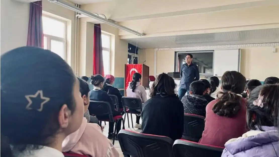 Polislerden öğrencilere meslek tanıtımı